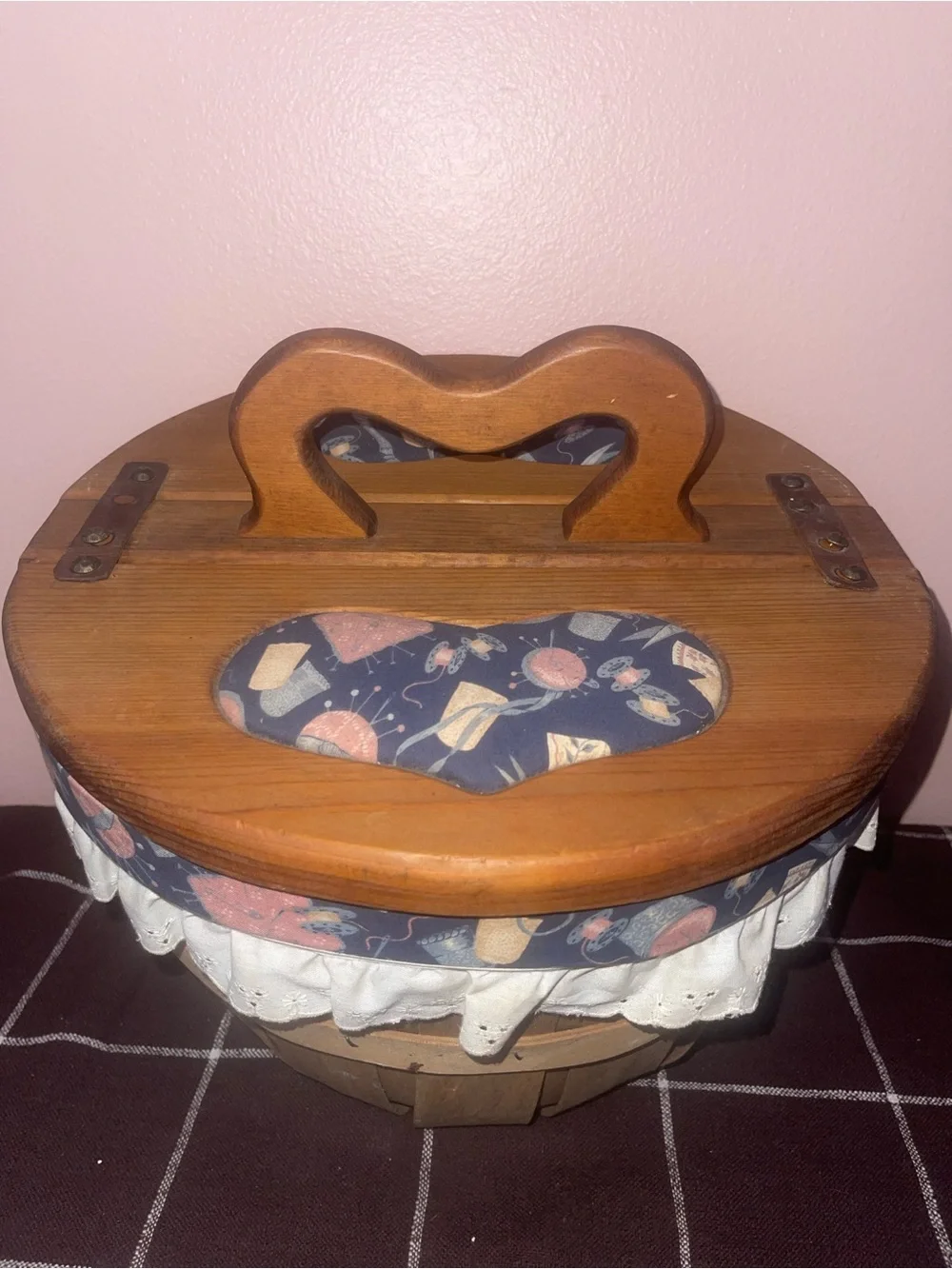 Wooden Heart Lidded Lined Sewing Picnic Basket Leather Hinges Vintage